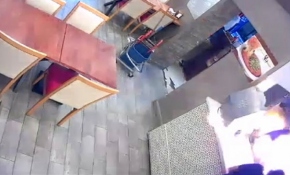 Kebapçı dükkanında patlayan fırın kameraya yansıdı