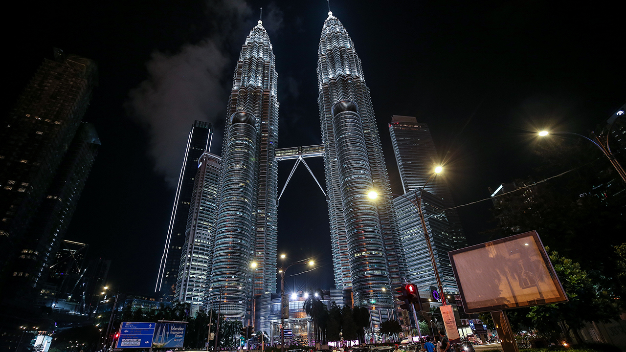 Kula Lumpur`un 13 kilometre kuzeyinde yer alan Batu Mağaraları, içerdiği tapınaklarla Hindular için önemli hac merkezlerinden biri.