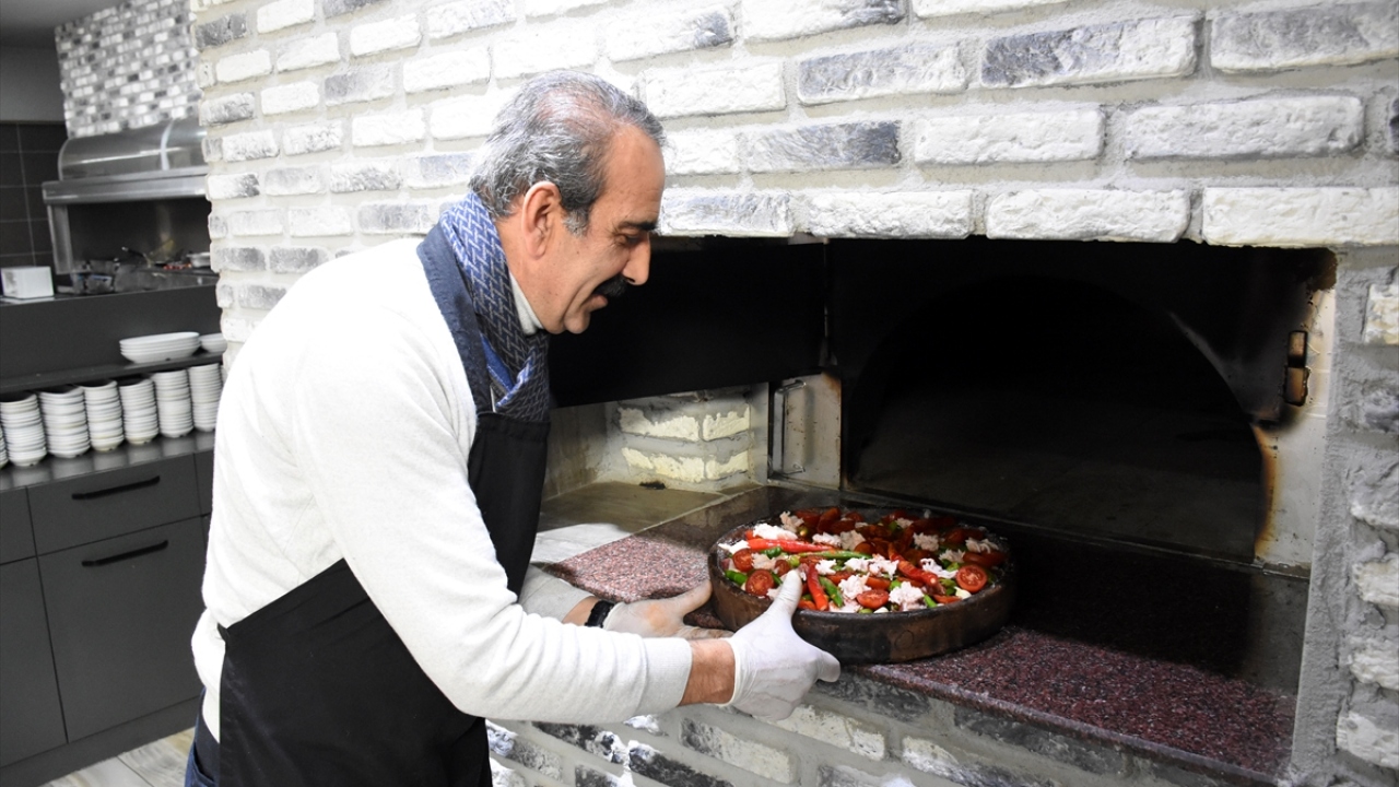 "Sevgimizi vererek yapıyoruz"