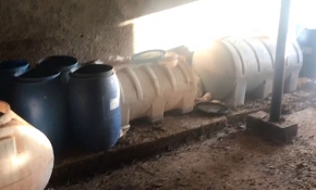 Ahırda 2 ton sahte içki ele geçirildi