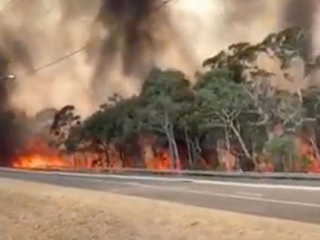 Avustralya'da itfaiyeciler tahliye çağrısında bulundu