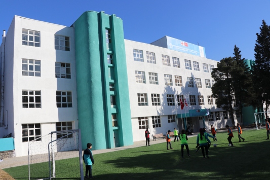 Gürcistan'daki Türkiye Maarif Okulu yenilendi