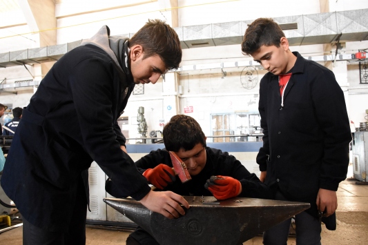 Aranan elemanları yetiştiren lise ülke ekonomisine katkı sağlıyor