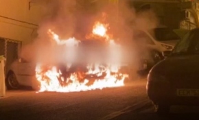 Selanik’te Türk diplomatın aracı kundaklandı