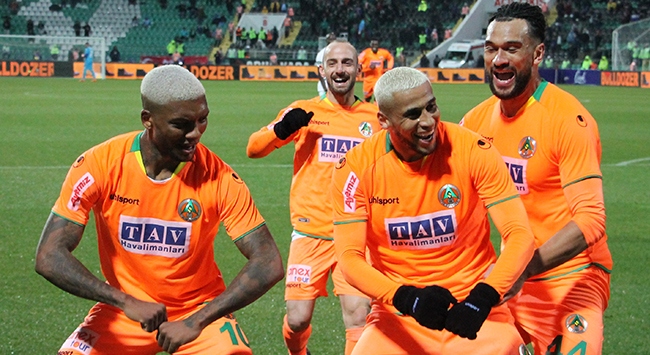 Alanyaspor Denizlispor'u dağıttı