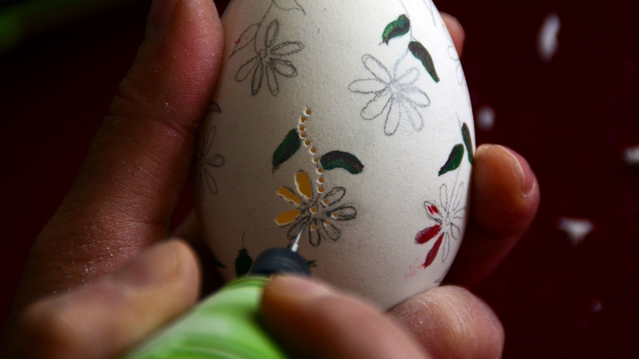 İnsanların artık farklı sanatlar dallarını öğrenmek istemesinden dolayı bu sanatın bölgede rağbet gördüğünü ifade eden Hancı, çevresindeki kadınlara da bu sanatı öğrettiğini aktardı.