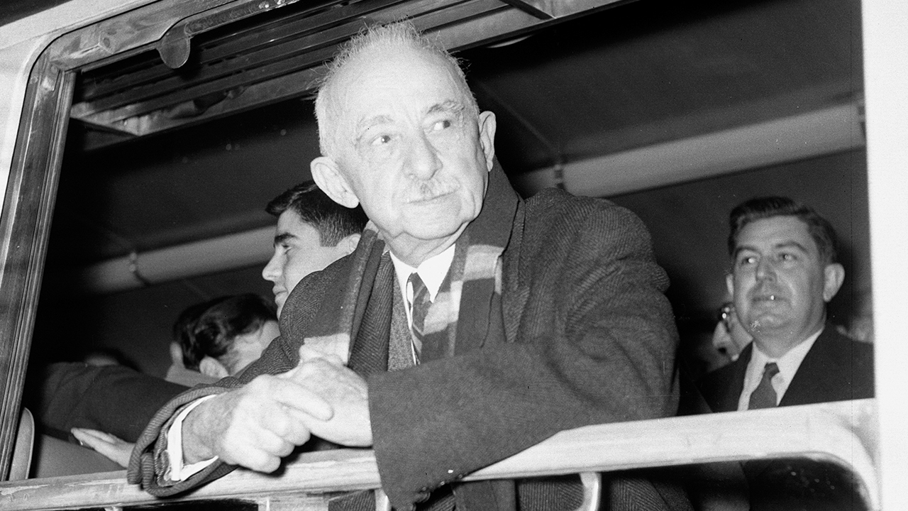 CHP Genel Başkanı İsmet İnönü, Yeşilhisar olaylarını incelemek için motorlu tren ile Kayseri`ye hareket etti. (Arşiv)