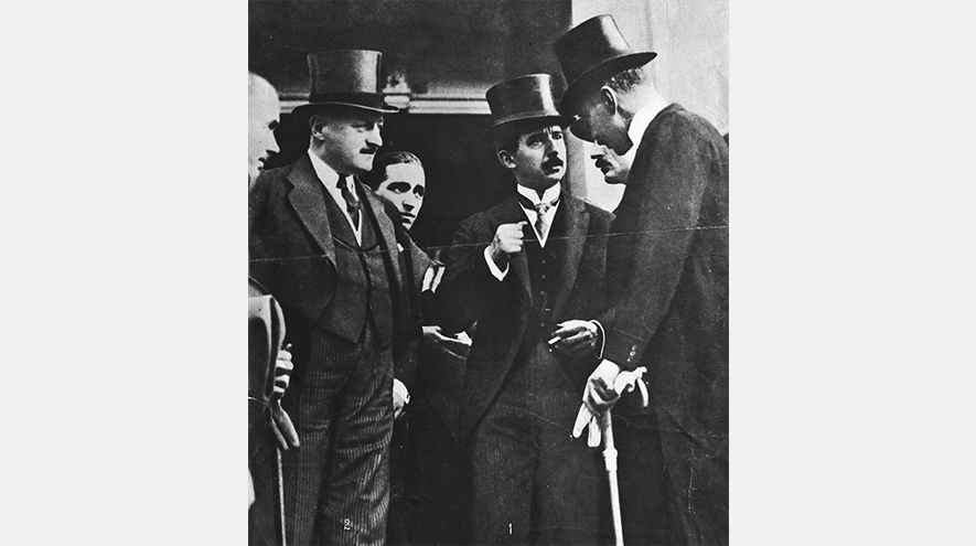 22 Ağustos 1923`de İsmet İnönü`nün Lozan antlaşması`ndan sonra L`llustrue Dergisi`nin kapağında yanınlanan fotoğrafı. (Arşiv)