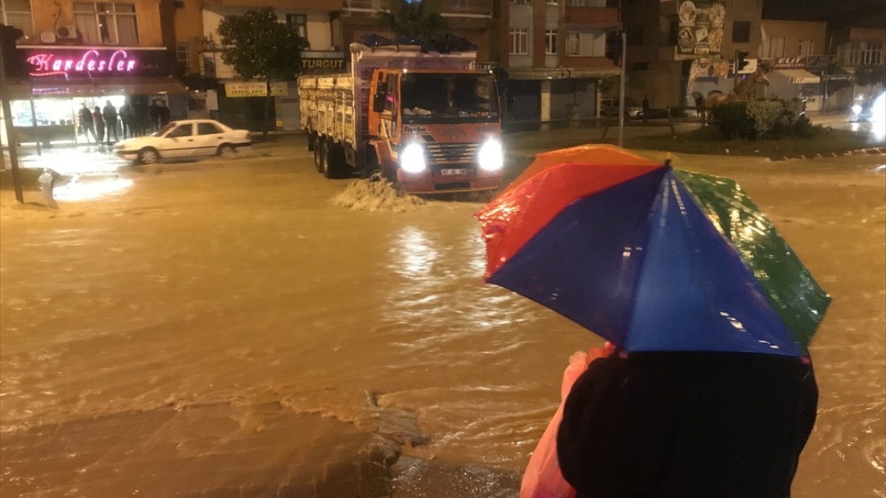Öte yandan polis telsizinden yapılan anonsla izinli personelin göreve dönmesi istendi.