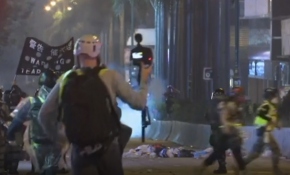 Hong Kong sokakları Noel arifesinde savaş alanına döndü