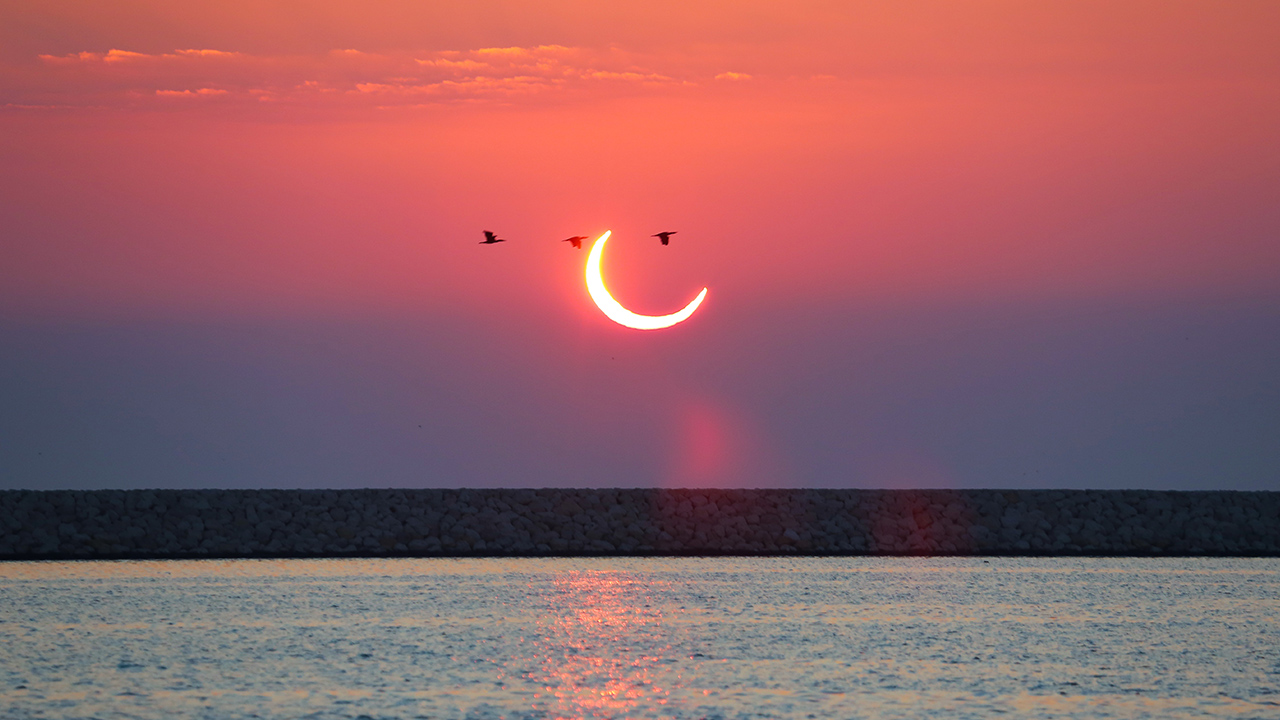 Dünyada merakla izlenen Halkalı Güneş Tutulması, Türkiye`den görülemedi.