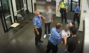 Avustralya'da bir polis 8 aylık bebeğin hayatını kurtardı
