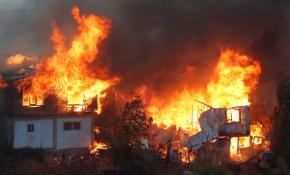 Şili'deki orman yangınlarında 200'den fazla ev kül oldu
