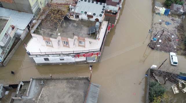 Adana'da sağanaktan zarar görenlerin hesaplarına biner lira yatırıldı