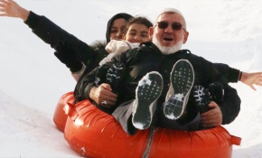 Karın tadını şambrelle kayarak çıkardılar