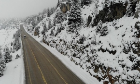 Antalya-Konya yolunda kar kalınlığı yarım metreye ulaştı