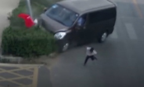 Yaya geçidinden geçen 5 yaşındaki çocuk ölümden döndü