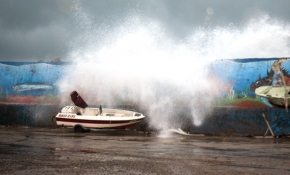 Batı Karadeniz'de dalgalar 7 metreye ulaştı