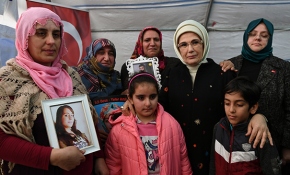 Emine Erdoğan'dan, Diyarbakır annelerine destek ziyareti