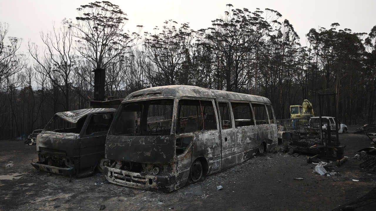 Askeri gemi ve helikopterlerin kullanılmasını içeren tahliye planları hazırlanıyor. Yangınlar sebebiyle 50 binden fazla kişi elektriksiz kaldı. Bazı yerlerde içme suyuna erişim imkanı bulunmuyor.