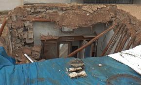 Adıyaman'daki yağışlarda iki odalı toprak ev çöktü