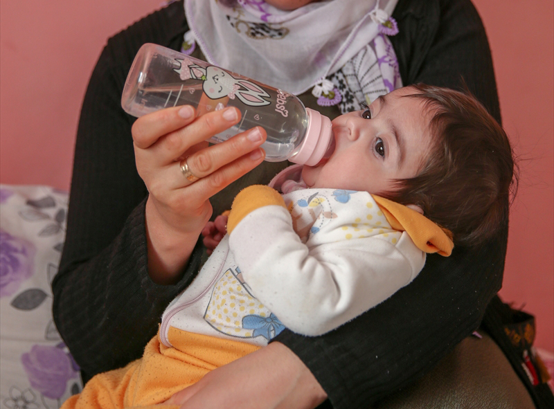 İlacın 2012 yılından bu yana kullanıldığını ve kas gelişimine destek verdiğini ifade eden Samsum, ilacın bebeklerin uzun yıllar yaşamasını sağladığını belirtti. 