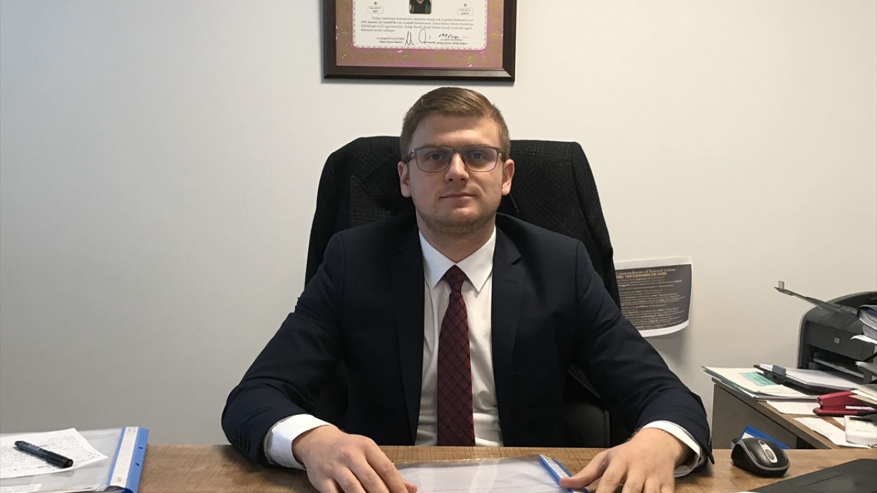 İzmir`de yaşayan avukat Ali Samsum, kampanyanın yer aldığı sitede "dava açıp ilacın temininin mümkün olabileceği" yönünde mesaj yazdı. Bunun üzerine aile, avukat Samsum ile iletişime geçti.