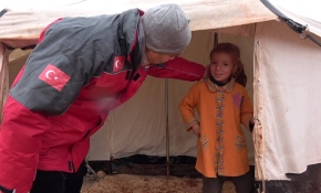 İdlib'den kaçan sivillere Sadakataşı Derneği'nden yardım eli