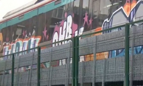 Marmaray tren setlerine izinsiz yapılan grafitiler temizlenecek