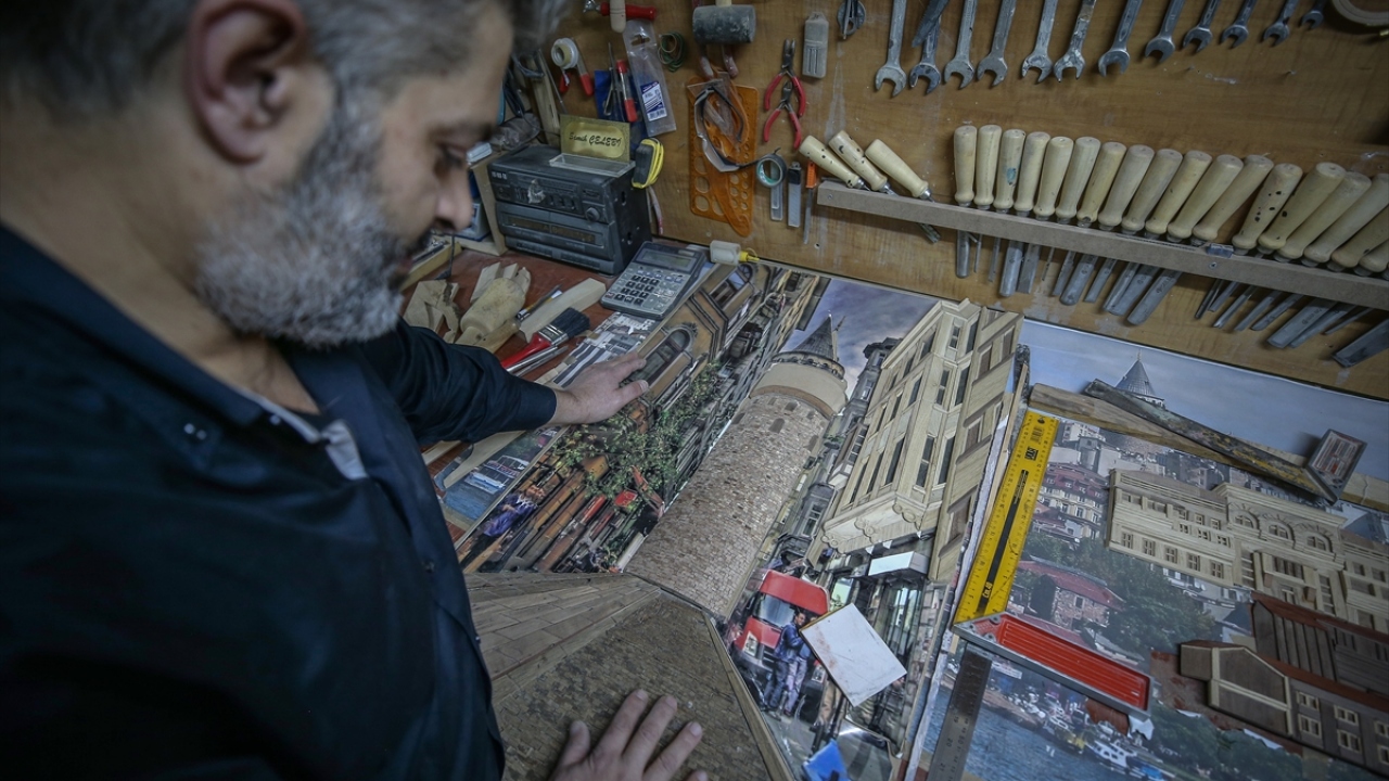 Semih Çelebi, baba mesleği olarak 32 yıl mobilya boyama işi yaptığı için ahşaba aşina olduğunu söyledi.