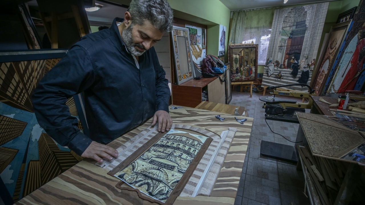 "Eser bittikten sonra karşısına geçip saatlerce seyrederim"