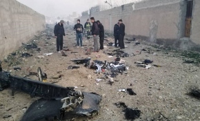 İran’da düşen yolcu uçağının enkazından ilk görüntüler