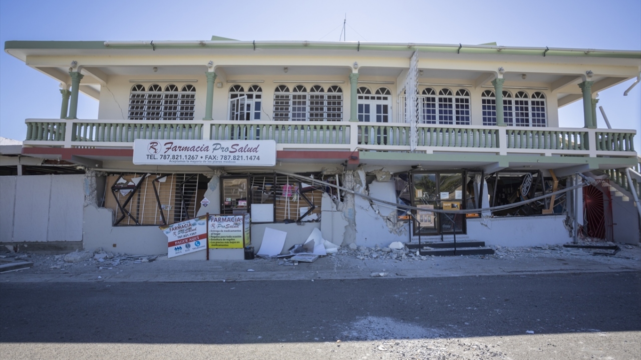 Porto Riko Valisi Wanda Vazquez Garced, deprem sonrası "acil durum" ilan edildiğini bildirdi.