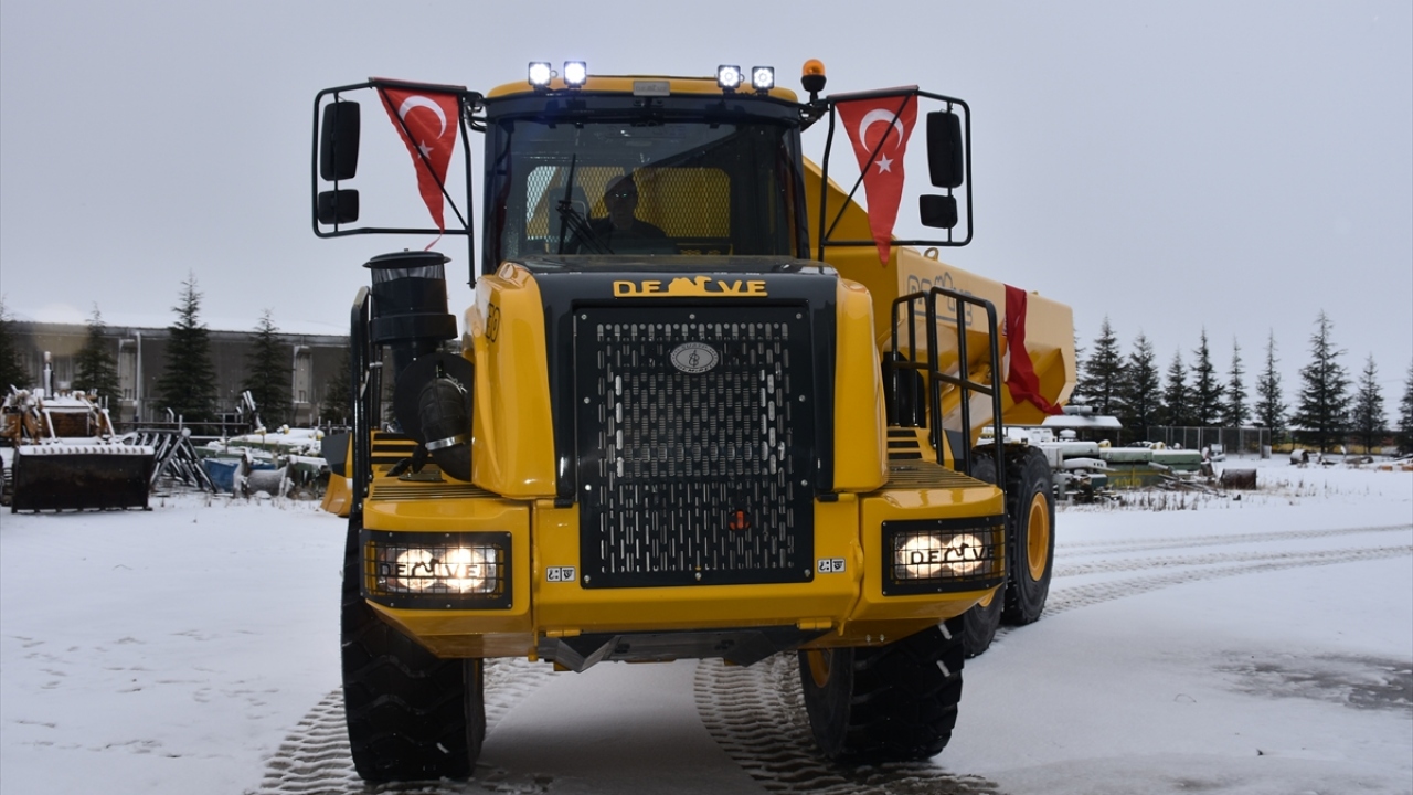 Bakan Varank: "Türkiye, her şeyi üretebilme kabiliyetine sahip bir ülke"