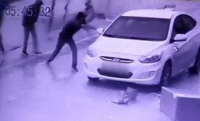 Otomobilden hırsızlık anı kamerada