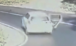 Otomobilden yola düşen çocuk ölümden döndü