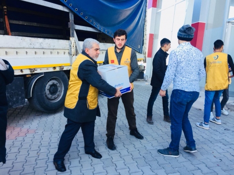 Malatyadan İdlibe bir tır insani yardım malzemesi gönderildi