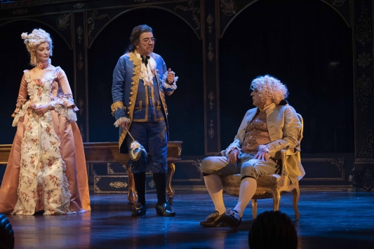 Mozartın hayatına odaklanan "Amadeus" oyununun prömiyeri yapıldı