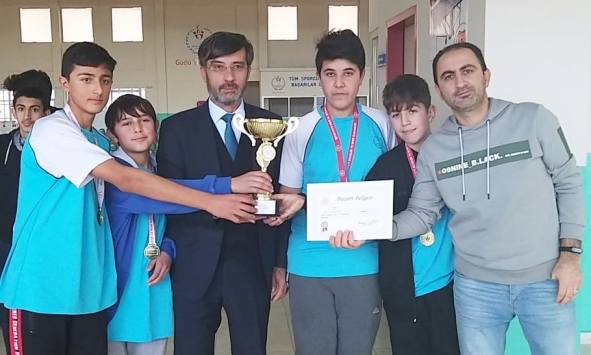 Kırşehirde yıldızlar ve gençler dart il birinciliği müsabakaları