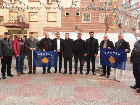 Kosovadan gelen heyet Diyarbakır annelerini ziyaret etti