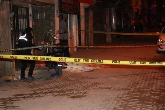 İzmirde bıçaklı kavga : 1 ölü