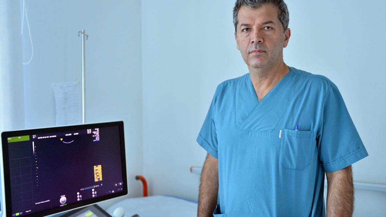 Kadın Hastalıkları ve Doğum Uzmanı Hayri Gürbostan, bebeklerin gelişiminin yakından takip edildiğini, annenin de müşahede altında tutulduğunu anlattı.