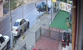 Drift yaparak ilerleyen sürücü tehlike saçtı