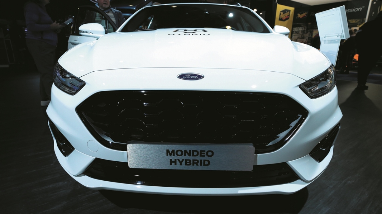 Fuarda Ford Mondeo`nun Hybrid modeli de yer aldı.