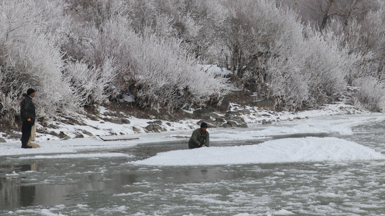 "Geçimimizi balık tutmakla sağlıyoruz."