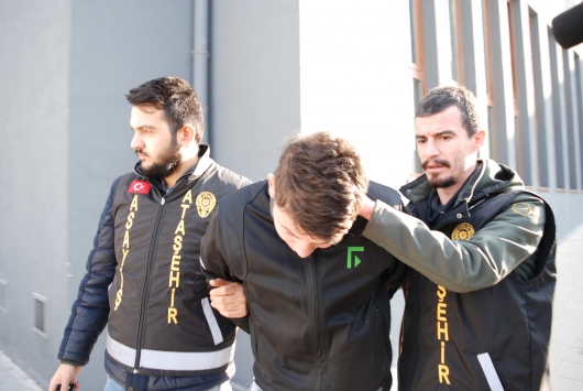 Ataşehirde trafikte çıkan kavgaya ilişkin gözaltına alınan 3 kişiden 2si adliyeye sevk edildi