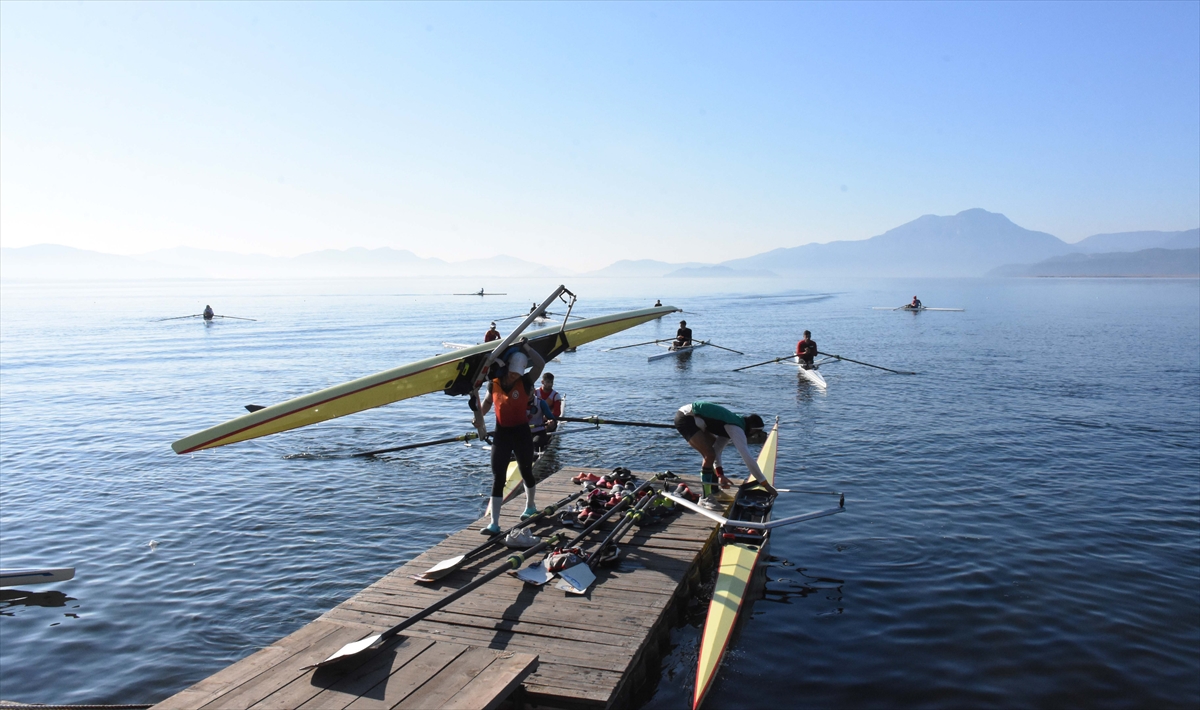 Kıta kotalarının nisan ayında İtalya`da yapılacağını anlatan Oktar, "Kıta kotalarındaki amacımız 3 tekne sınıfında olimpiyatlara kota alabilmek." dedi.