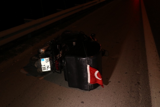 İzmirde devrilen motosikletin sürücüsü öldü