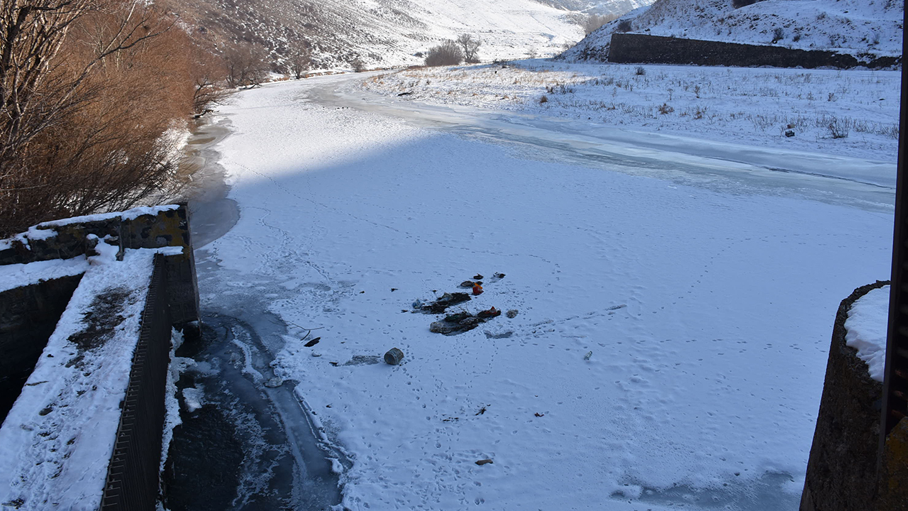 Bölgede bir süre önce etkili olan karın ardından hakim olan soğuk hava yaşamı olumsuz etkiliyor.