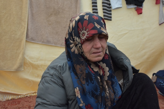 Ailesinden 13 kişiyi kaybeden İdlibli anne, "Uçak sesi, yitirdiğim evlatlarımı ve acılarımı hatırlatıyor"